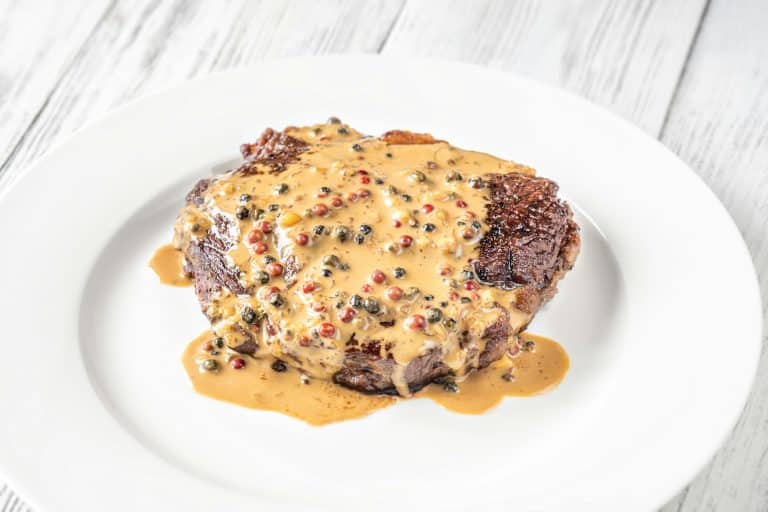 Quels sont les meilleurs types de poivres pour rehausser un steak grillé?